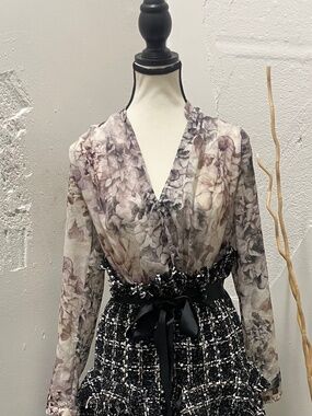 H&M gray and white floral wrap blouse